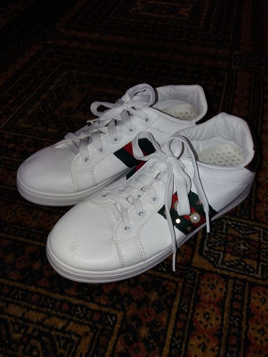 Кроссовки белые раз.38