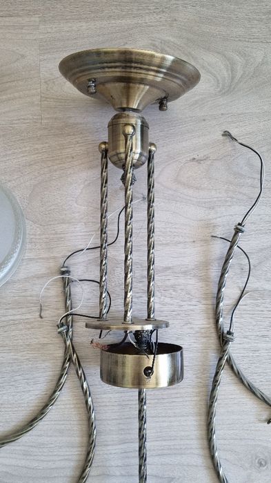 Продаётся люстра.