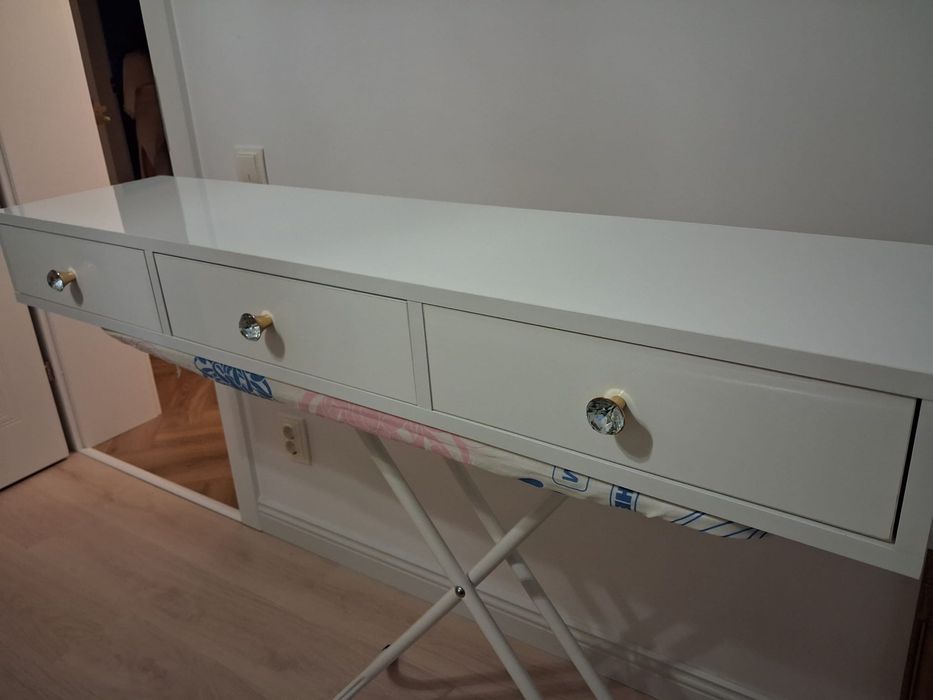 Masa de toaleta lucioasa