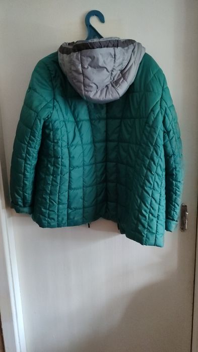Продам две фирменные  весенние куртки.