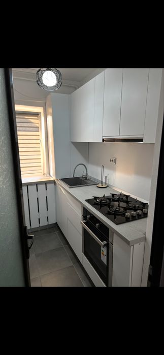 Vand garsoniera complet mobilata si utilata
