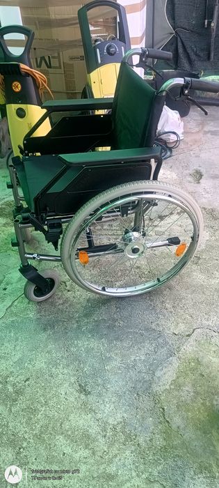 vand carucior nou. pt pesroane cu dizabilitati.u