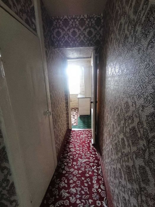Фрунзский массивда 1 хонали квартира срочна арзонга сотилади