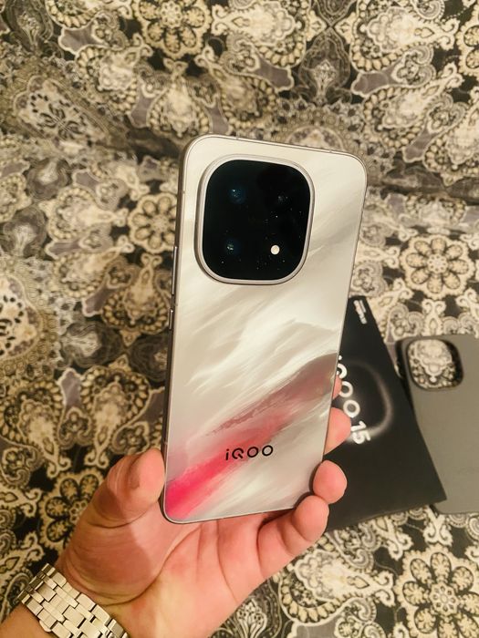 Продам телефон Iqoo 15 512g