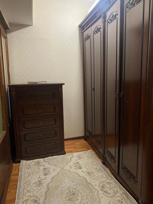 Продам 1 - комн. квартиру с обстановкой.
