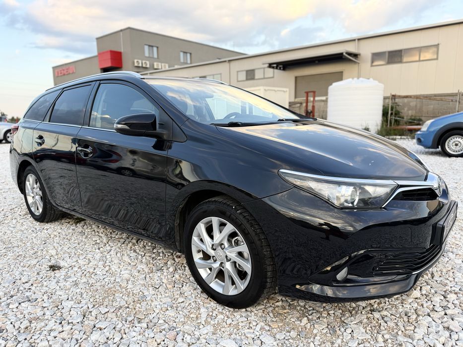 Toyota Auris 1.8 Hybrid 100к.с Facelift / Panorama / NAVI / Camera