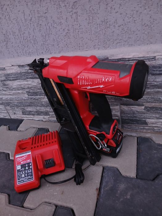 Pistol cuie Milwaukee M18 FFN impecabil