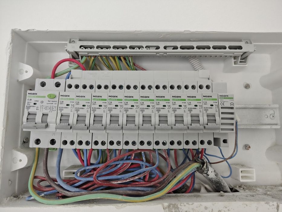 Electrician  rigips particular