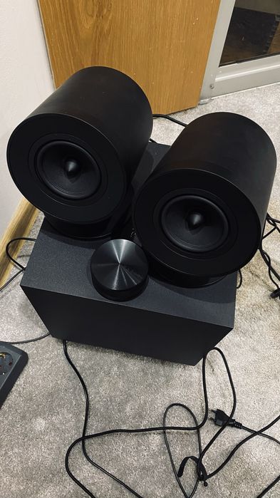 Продавам тонколони RAZER  NOMMO v2 PRO