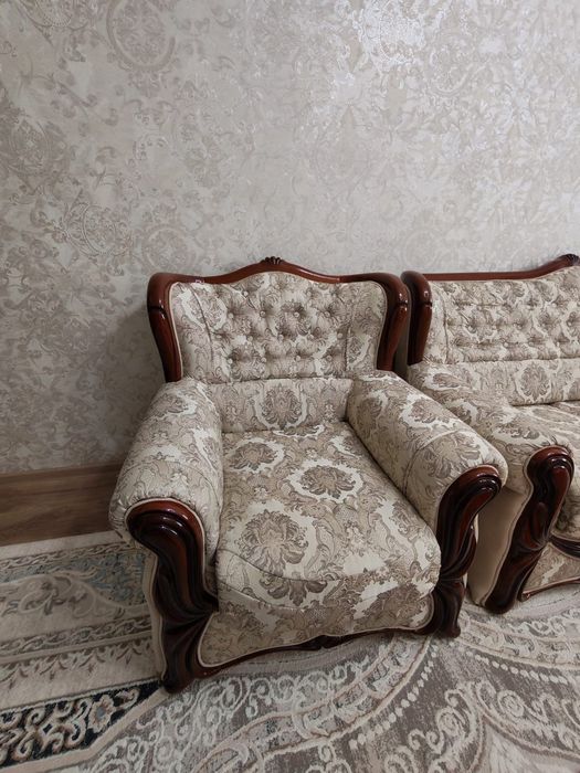 Продам диван с 2-мя креслами