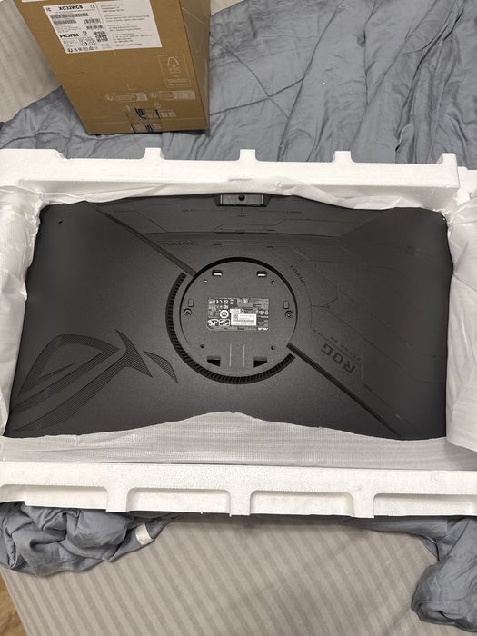 32" Asus XG32WCS