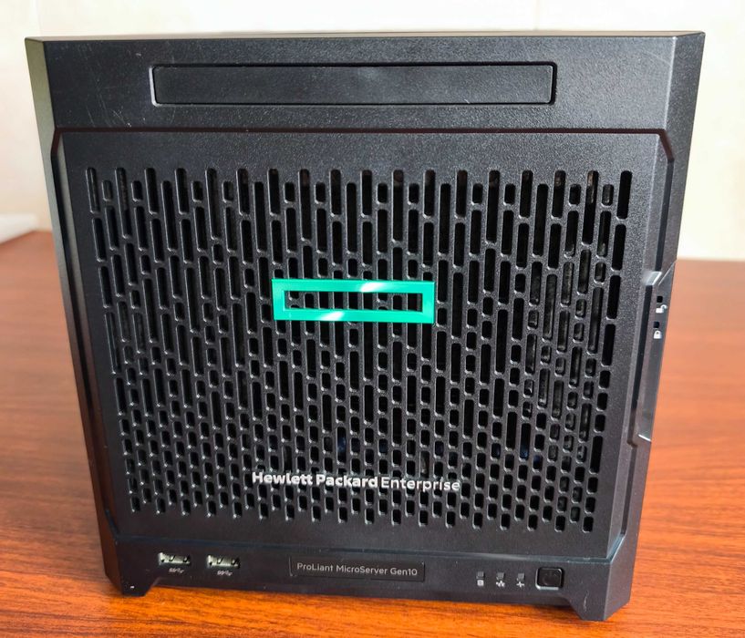 Serverul Hewlett Packard ProLiant Gen10 / 32GB RAM ECC UDIMM / X3421