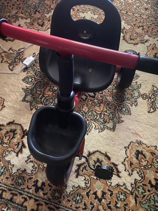 Детская коляска и велосипед