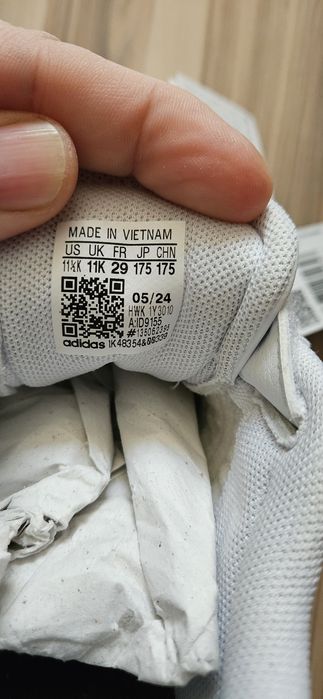 Pantofi Adidas noi