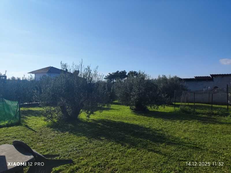 Недовършен апартамент с голям двор в Неа Кердилия, Амфиполи