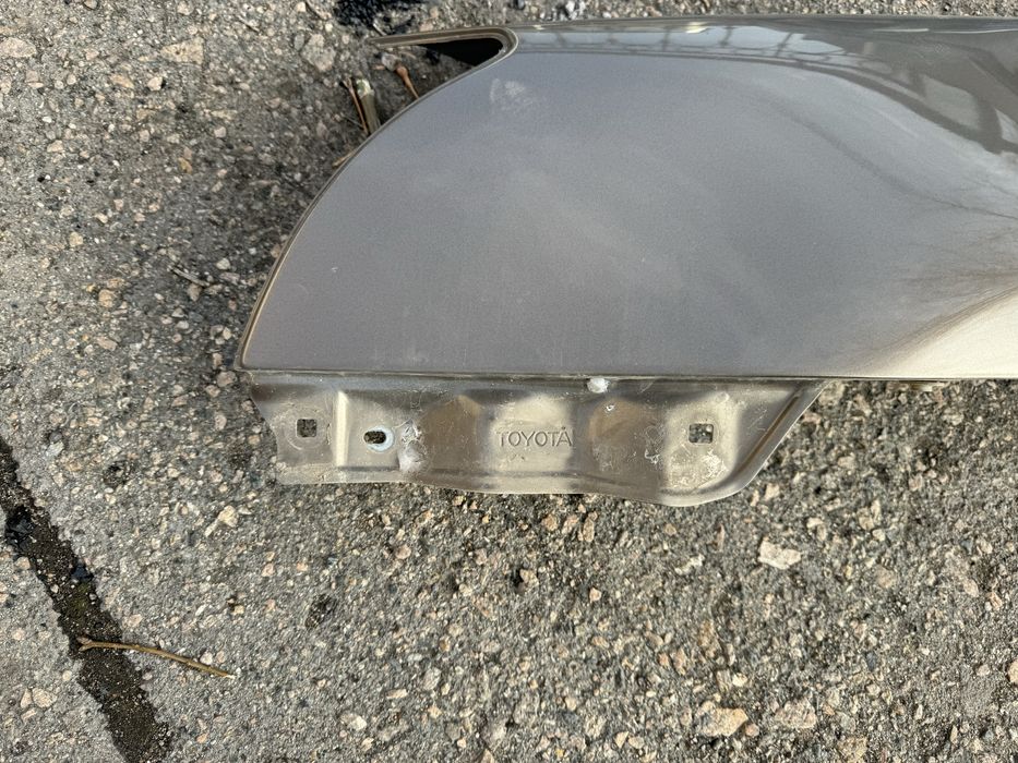 Крылья Тойота Авенсис