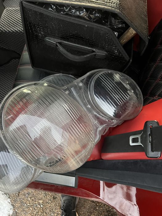 Продам стекла фар мерс 210