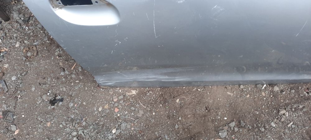 Предна дясна врата за дачия сандеро две