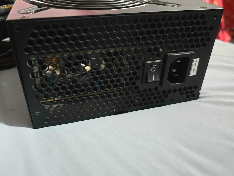 Sursa PC High Power Element Bronze II 600W, Eficienta 80 Plus Bronze, Activa PFC 2x PCIe 6+2 pini
