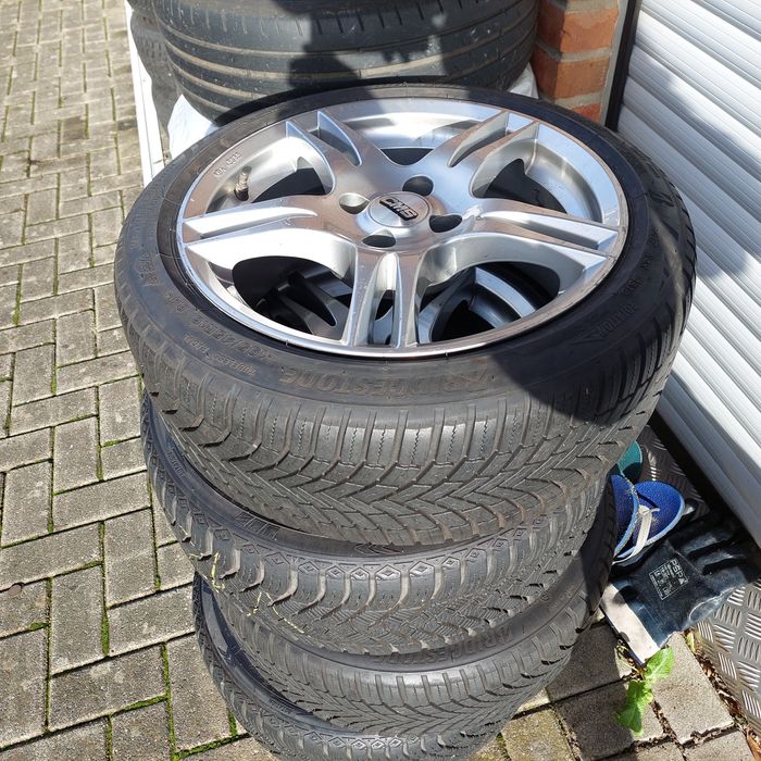 Jante aliaj Ford cu cauciucurii de iarnă pe 16