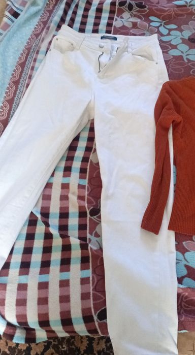 Белые мом джинсы 40 размера