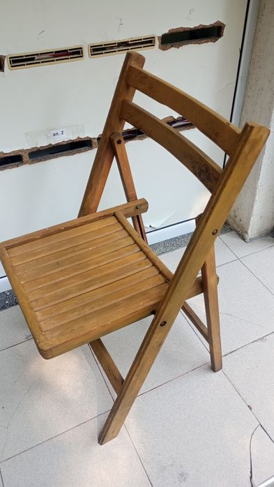 4 ри сгъваеми стола+дървена табуретка