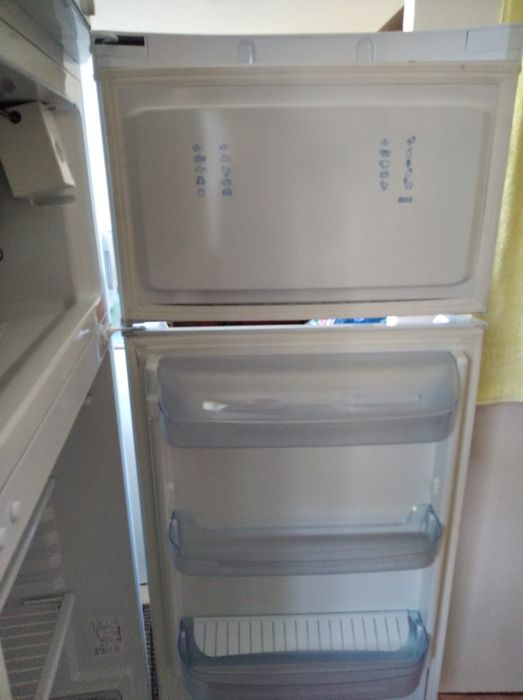 Холодильник Indesit