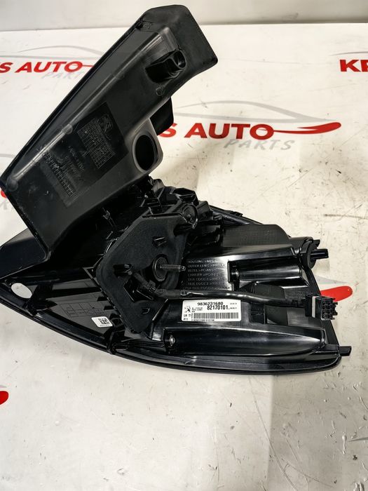 Ляв външен стоп Peugeot 5008 /Пежо 5008 2023г - LED