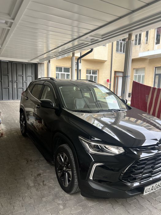Tracker Premier 2 sotiladi.