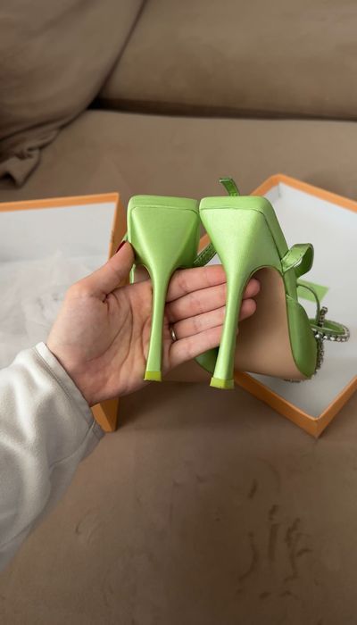 Обувки на висок ток