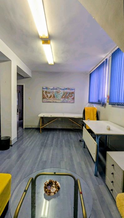 Продава четиристаен имот