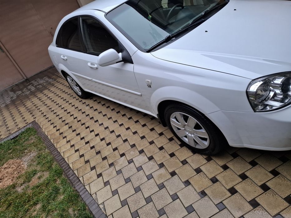 Срочно продаётся автомобиль Lacetti в отличном состоянии