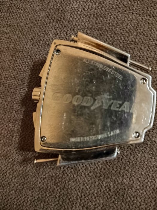 Мъжки часовник GOOD YEAR -кварцов механизъм 42лв