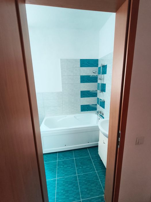 PROPRIETAR, ap 2 cam 61 mp intrarea siretului