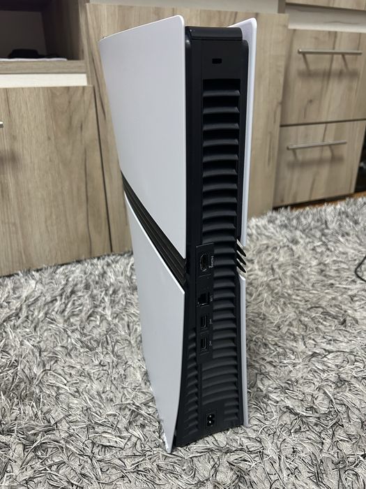 Vand PS5 Pro ca nou