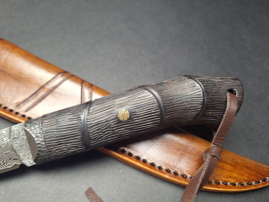 Ловен нож от дамаска стомана VG10 с кожена кания