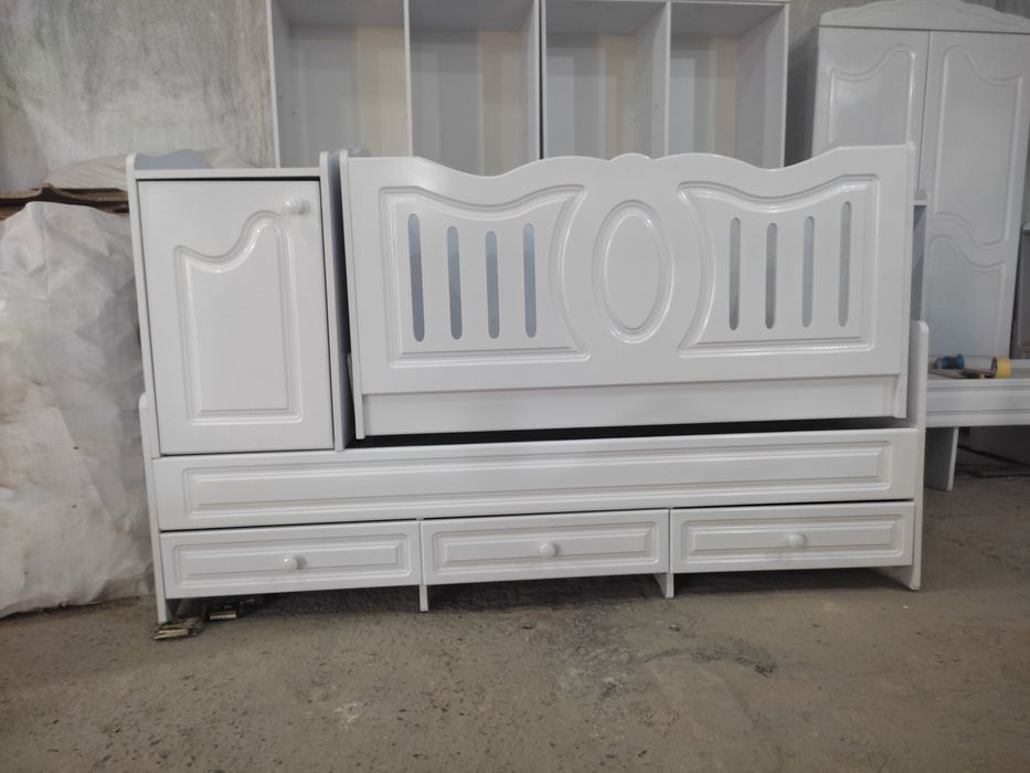 Krashini sifatli ishkof va kravatlar bor