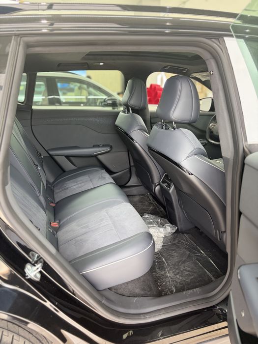 Voyah Courage 570KM Elektr (4 AWD 2 Mator) Full 1 yil garantiya