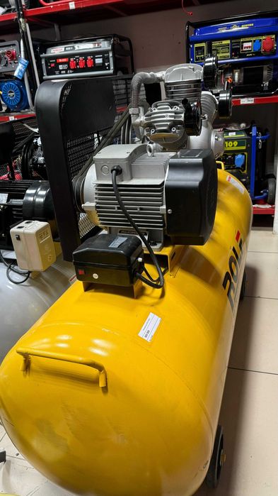 Компрессор поршневой масляный