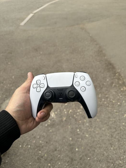 Джойстик на пс 5 в хорошем состояний