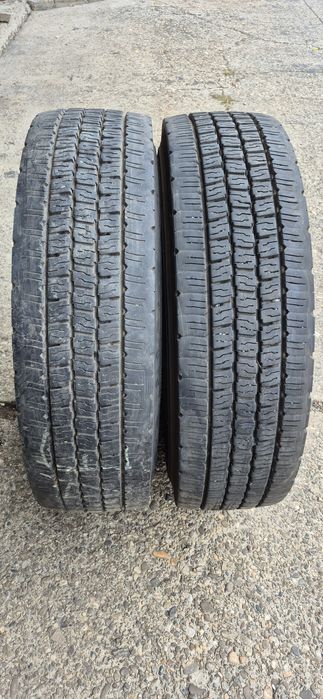 8 anvelope M+S Bridgestone 295/80/22,5.Pretul este pe bucata