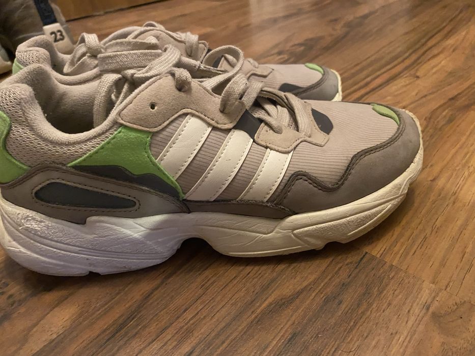 Оригинални Adidas маратонки – размер 40.5, удобни и стилни