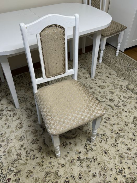 Раскладной стол и 6 стульев