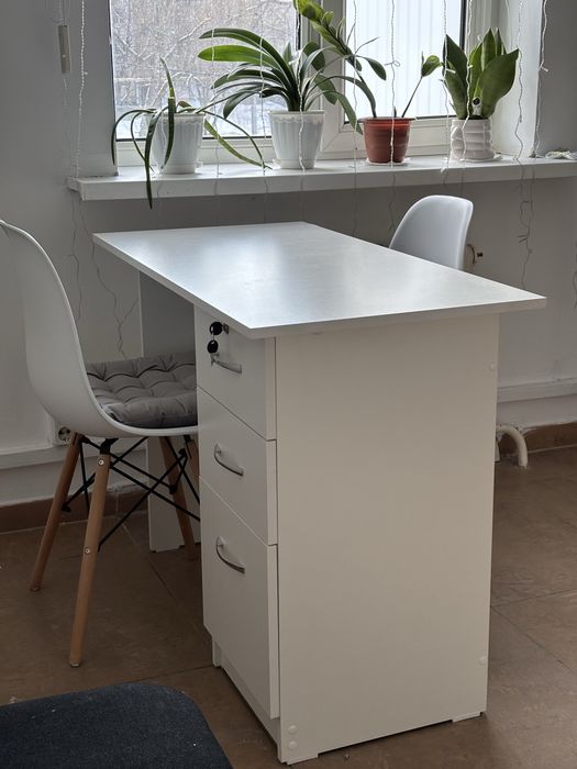 Сдам место мастеру маникюра