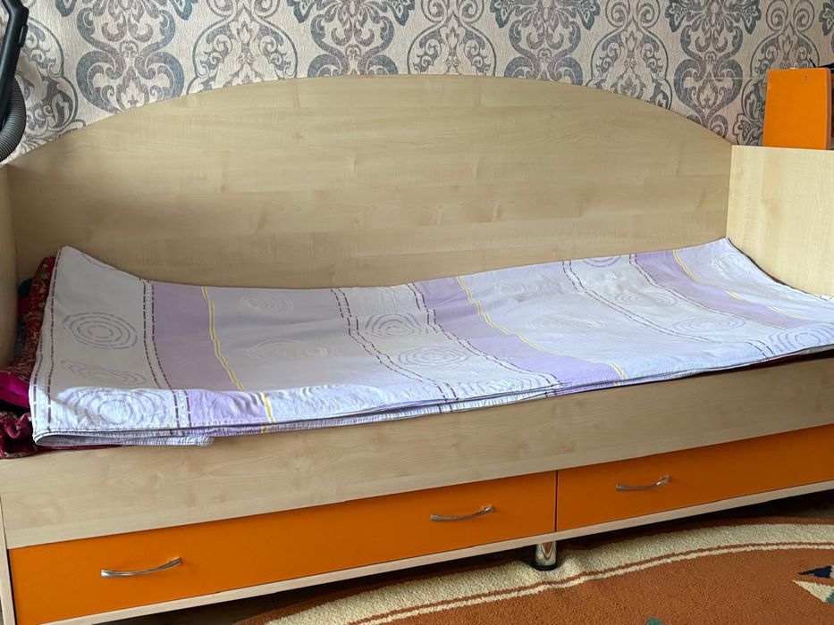 Продам подростковый детский гарнитур.