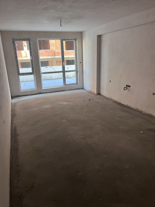 Двустаен апартамент с подземно паркомясто