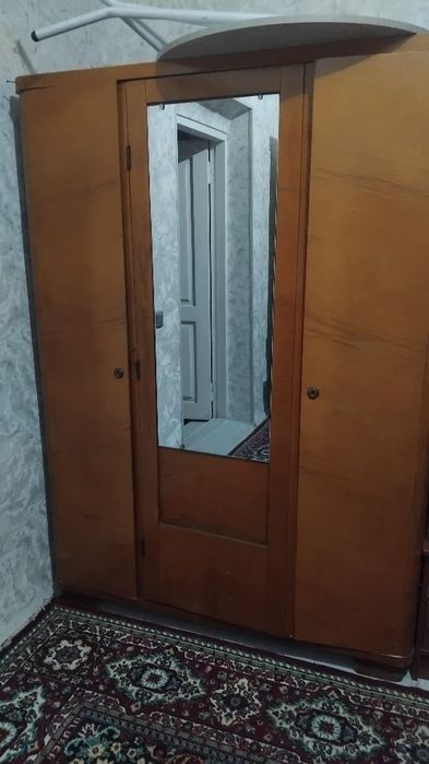 Срочно кровать ва шкаф сотилади.