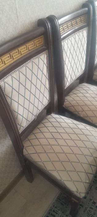 Продается стол и стулья