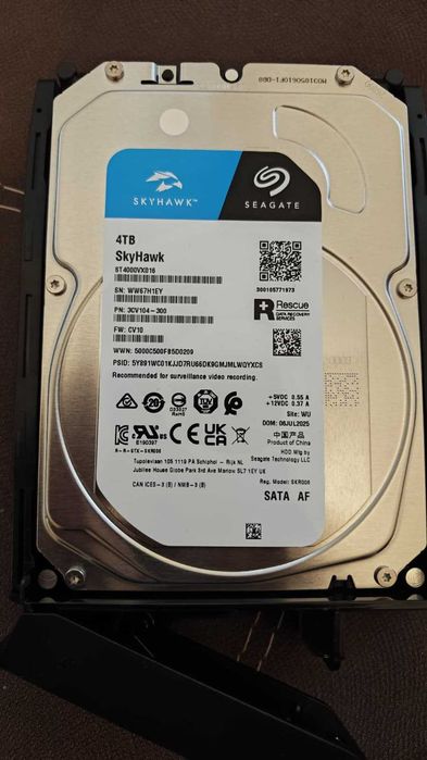 Synology NAS 923+ + 8TB ssd + UPS