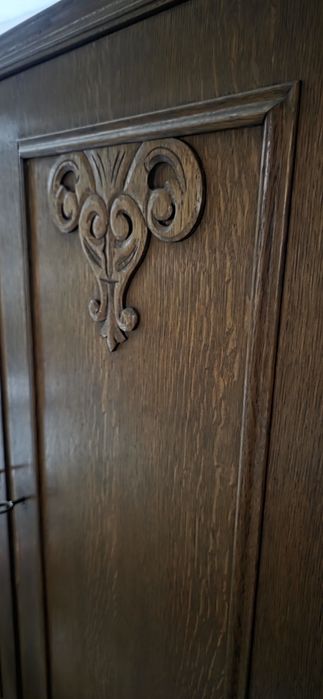 Старинен шкаф ,масив